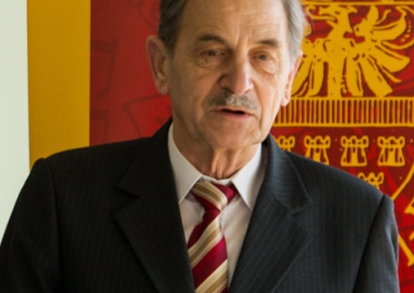 M. Csizmadia Béla emeritus professzort Gr. Mikó Imre-emléklappal tüntették ki