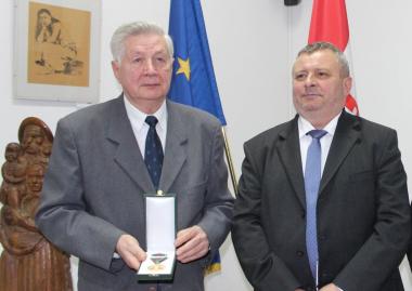 Magyar Arany Érdemkeresztet kapott Karácsony János, az EME Természettudományi Szakosztályának volt titkára