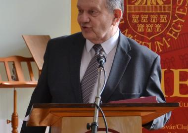 Kovács András akadémikust, az EME Kutatóintézetének igazgatóját  Gr. Mikó Imre-emléklappal tüntették ki